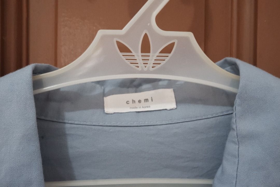 Chemi Light Blue Medium Premium Long-Sleeve Shirt (Category: Tshirts & Polo Shirts ) located in Cebu City. Submitted by cautiousdrag (Listing ID 1292180579, Image 3). Description: Brand: Chemi Description: Premium Long-Sleeve Shirt Color: Light Blue Size: Medium RFS: Decluttering Disclaimer: Color may differ in person due to screen differences.