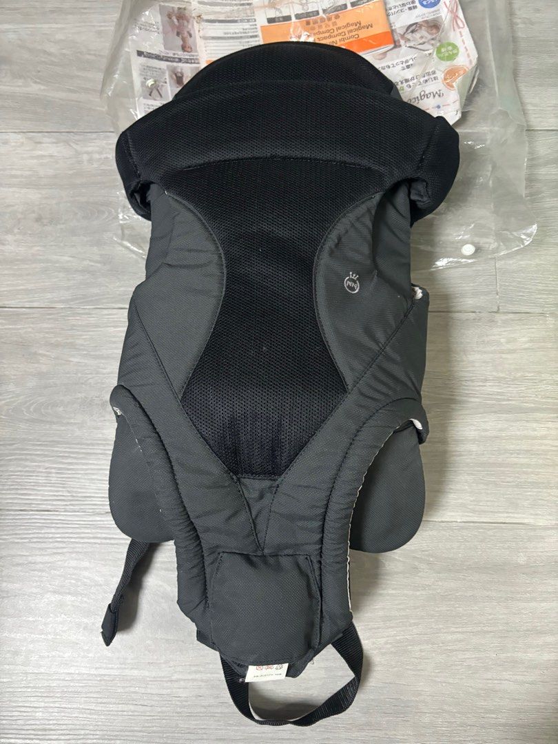 Combi magical compact 4 way Baby Soft Carrier, 兒童＆孕婦用品, 外出用品, 外出用品 背帶