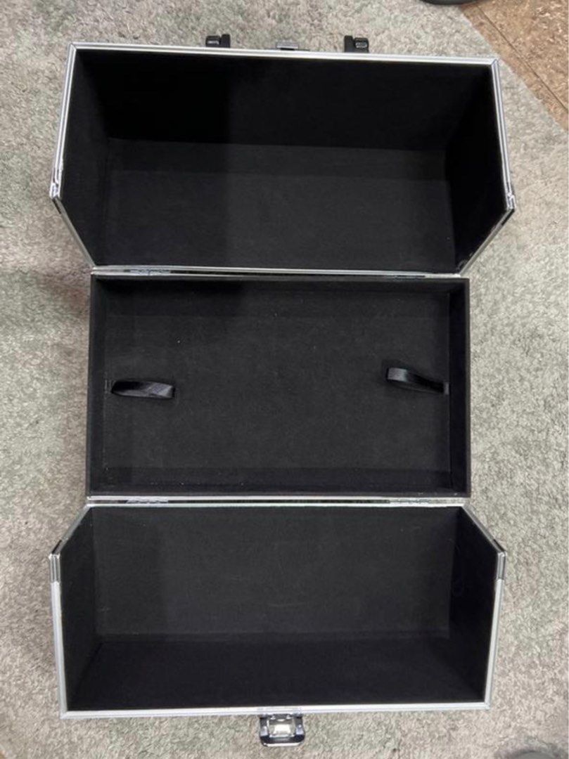 COSMETIC CASE ORGANIZER (Category: Makeup) located in Tarlac. Submitted by mysecretbliss (Listing ID 1292205870, Image 3). Description: VIP gift item from MAYBELLINE.