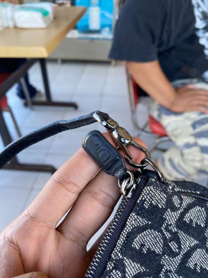 DIOR (Category: Bags & Wallets) located in Keningau. Submitted by darknet_135 (Listing ID 1292098096, Image 3). Description: condition 9/10 only bag can nego.