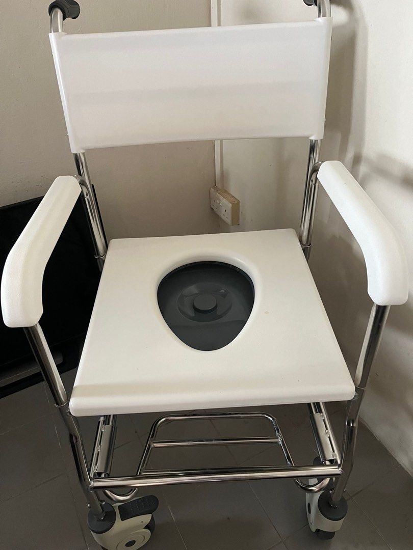 DNR mobile shower chair