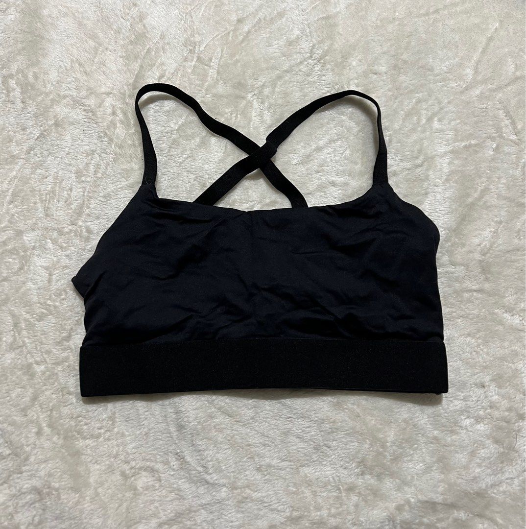 Pro-fit Seamless Sports bra (small), Men's Fashion, Activewear on Carousell