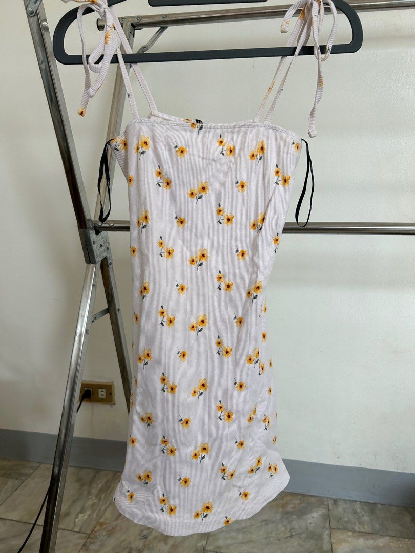 F21 floral dress (Category: Dresses) located in Pasig City. Submitted by kfinds_13 (Listing ID 1292125105, Image 1). Description: .