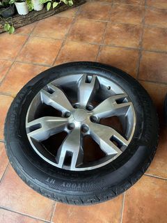 FORD EVEREST MAGS and TIRES (90% thread life)
