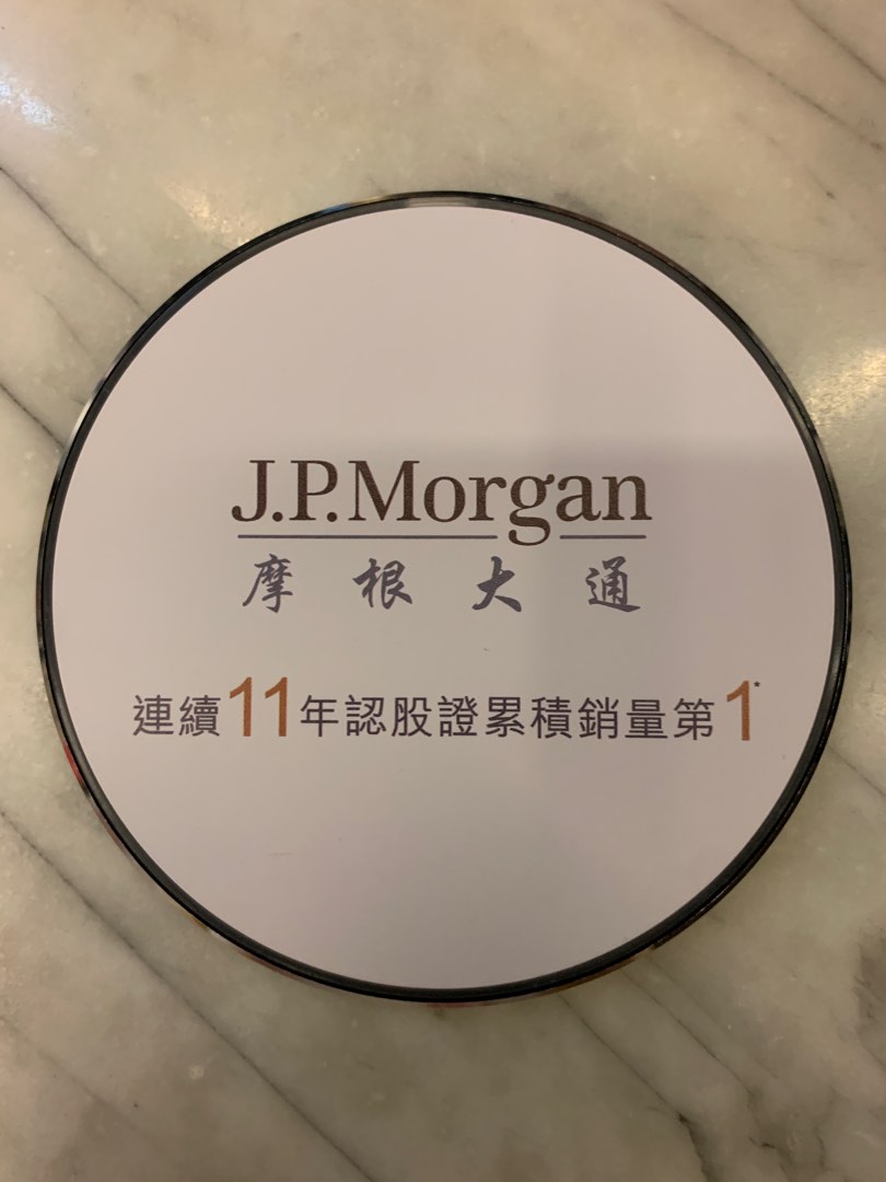 jp_morgan_wireless_charger__17