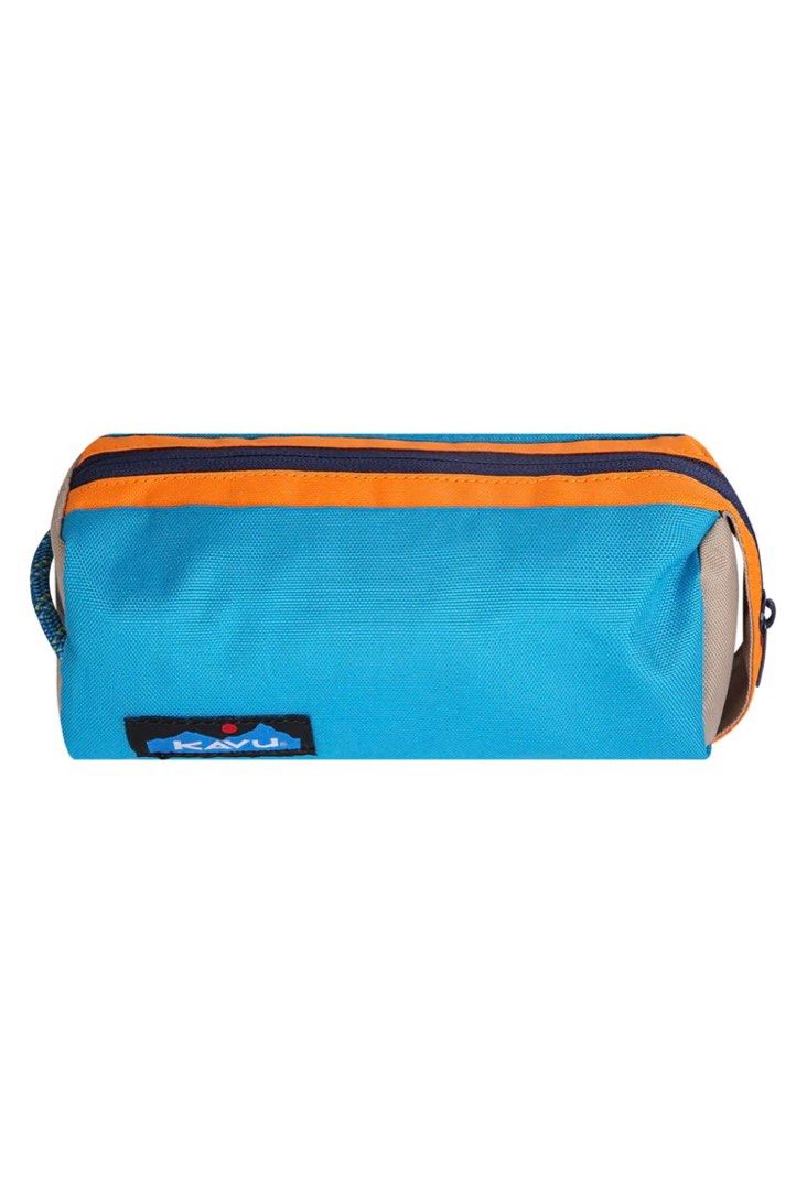 Kavu Pixie Pouch (多款) （分類：長銀包）位於 Hong Kong。 由 decorumtentals 提交（商品編號 1292154113，圖片 3）。簡介： 輕便個性化Kavu Pixie小袋讓你輕鬆將日常不同用品分類，圖案鮮明突出，為你打造個人風格。 Kavu 來自美國西雅圖的戶外品牌。Kavu品牌創立於 1993年。Kavu將「快樂生活」這元素灌入每項產品, 一改外界眼中戶外用品就是沉悶的看法。喜愛新事物的您, 請好好記住 Kavu這名字。 大小：固定 容量：1L 尺寸：7.6 x 7.6 x 20 cm 物料：11oz 600D聚酯纖維防水潑物料 。