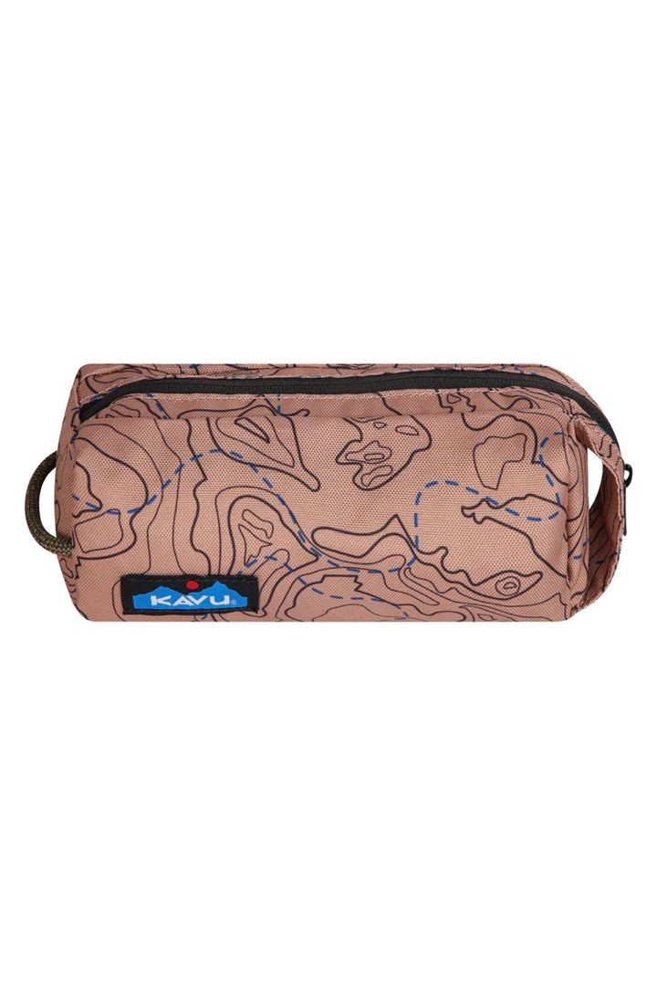 Kavu Pixie Pouch (多款) （分類：長銀包）位於 Hong Kong。 由 decorumtentals 提交（商品編號 1292154113，圖片 5）。簡介： 輕便個性化Kavu Pixie小袋讓你輕鬆將日常不同用品分類，圖案鮮明突出，為你打造個人風格。 Kavu 來自美國西雅圖的戶外品牌。Kavu品牌創立於 1993年。Kavu將「快樂生活」這元素灌入每項產品, 一改外界眼中戶外用品就是沉悶的看法。喜愛新事物的您, 請好好記住 Kavu這名字。 大小：固定 容量：1L 尺寸：7.6 x 7.6 x 20 cm 物料：11oz 600D聚酯纖維防水潑物料 。