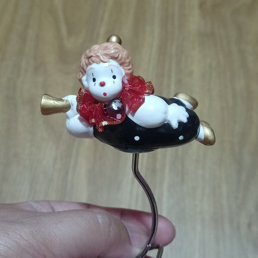 LITTLE PUFF SWINGING CLOWN (Category: Other Home Decor) located in Makati City. Submitted by nyxhemera26 (Listing ID 1292255772, Image 3). Description: LITTLE PUFF SWINGING CLOWN.