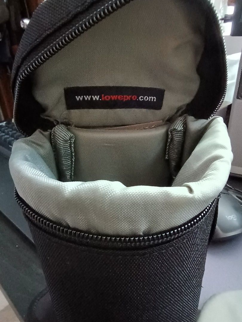 Lowepro 1N Lens Bag (Category: Camera Bags & Carriers) located in Quezon City. Submitted by stencil_anime (Listing ID 1292140617, Image 3). Description: Lowepro 1N Highlights: -Fits Mid-Range Variable-Aperture Zoom -Fits Fixed Focal Length Lens -Fits two Tele-Converters -600 Denier TXP with Padding Features: The Lowepro Lens Case 1N (Black) is made from water-resistant, 600 denier TXP with padding, for two tele-converters, mid-range variable-aper
