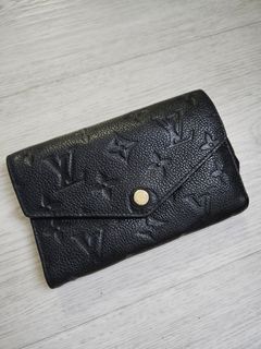 (Category: ) located in . Submitted by fleaupmywardrobe2 (Listing ID 1292220369, Image 1). Description: .