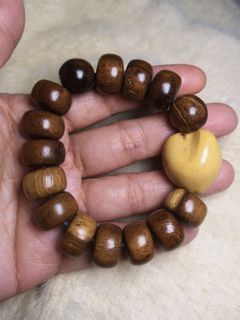 Made in Jerusalem agarwood beads with kuiyai Hawaiian heart nut rosary bracelet
