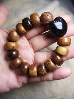 Made in Jerusalem agarwood rosary bracelet with kuiyai  Hawaiian heart nut