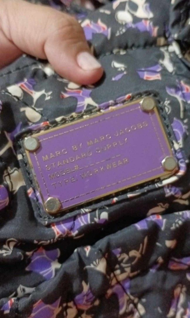 MARC JACOBS BABY BAG (Category: Diaper Bags & Wetbags) located in Las Pinas. Submitted by ochey20 (Listing ID 1292183902, Image 2). Description: ✅100 % Original MJ BABY BAG WITH BABY MAT ✅SLIGHTLY USED.
