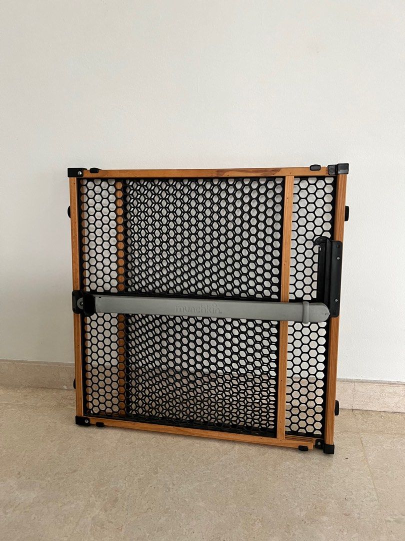 Munchkin portable hot sale gate