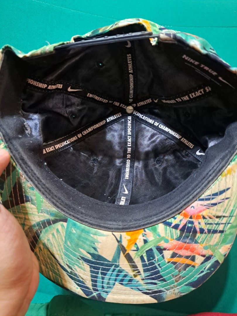 Nike Lebron Champ Celebration Floral Hat Cap (Category: Caps & Hats) located in Quezon City. Submitted by leonsol3 (Listing ID 1292111415, Image 3). Description: Rare 2012 Nike LeBron Championship Celebration Hat / Cap No issues, nakatambak lang needs cleaning. Negotiable Quezon city.
