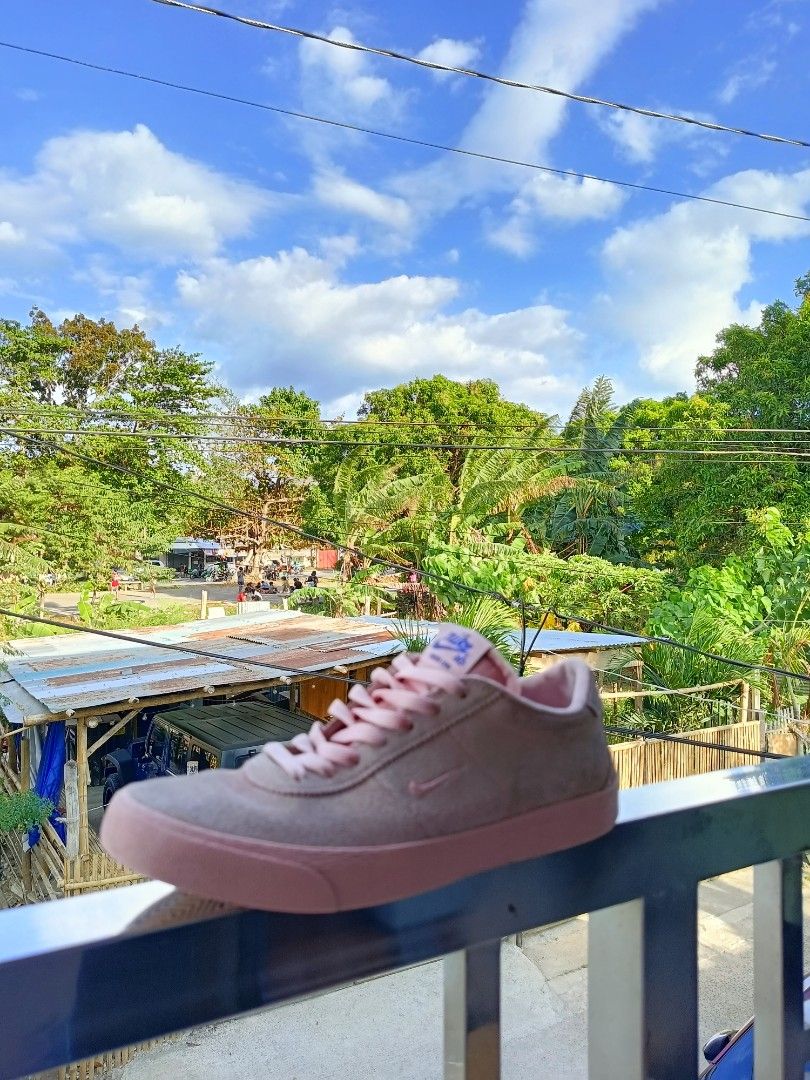 Nike sb shop bruin low bubblegum