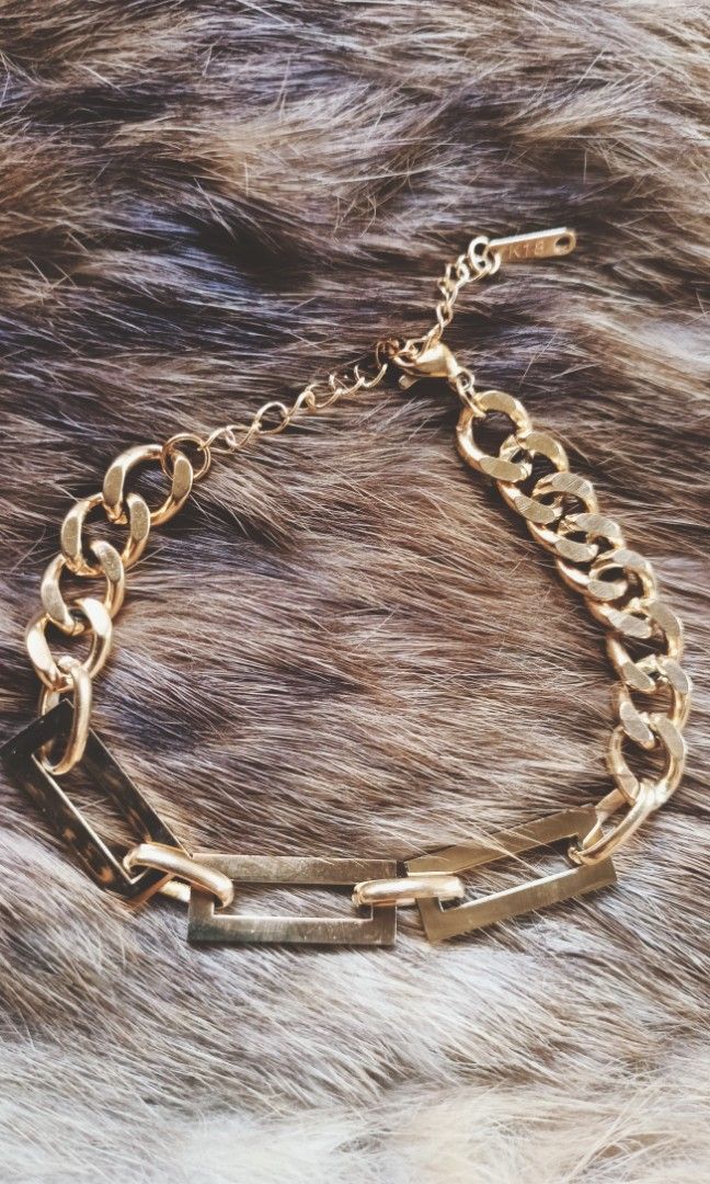 Paper clip bracelet from japan (Category: Bracelets) located in Manila. Submitted by osaze_27japanbags (Listing ID 1292137926, Image 3). Description: Paper clip bracelet from japan no flaws size adjustable with gift box kindly pm me.