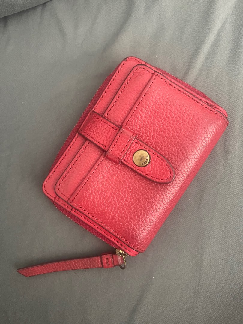 The cutest vintage Fossil wallet!! Features the... - Depop