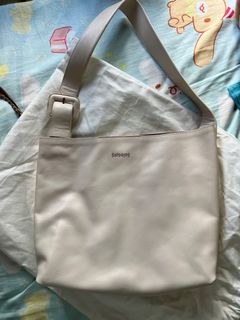 （分類：）位於 。 由 secondhandsell123 提交（商品編號 1292130254，圖片 1）。簡介： 。