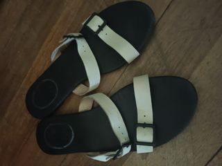 RENEGADE FOLK white flats sandals