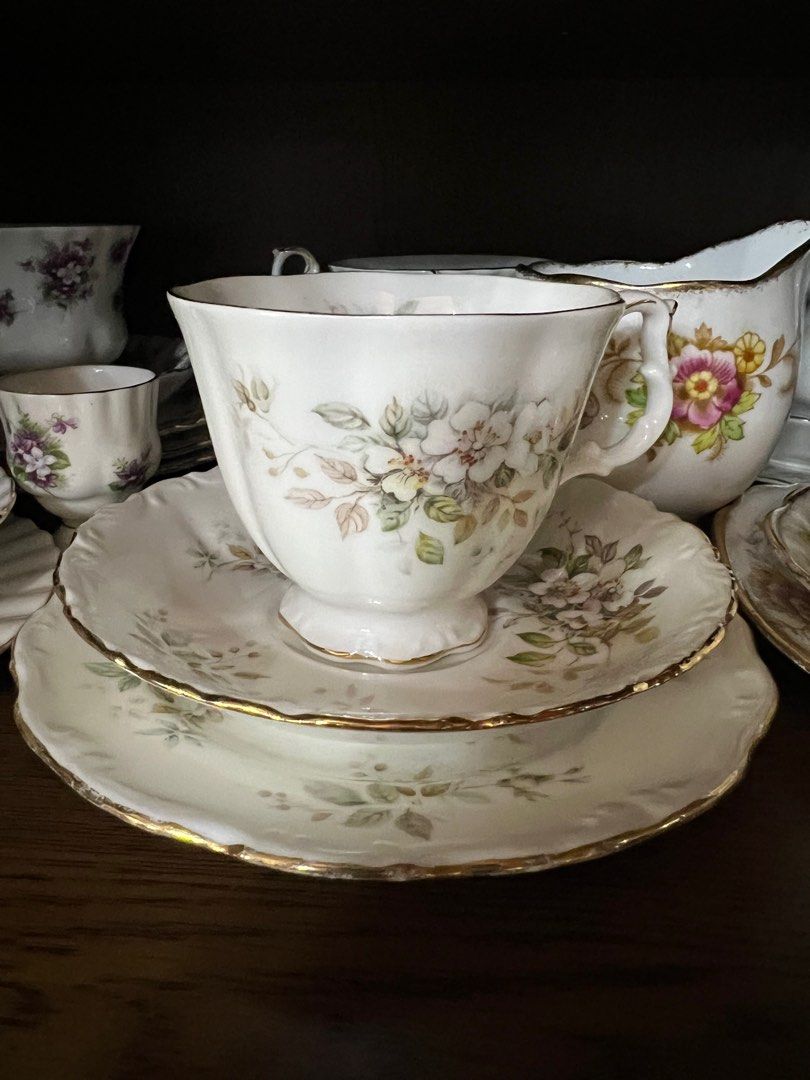 Royal albert teacup and saucer (Category: Coffee & Tea Tableware) located in Davao. Submitted by z0phia (Listing ID 1292179632, Image 1). Description: Add 150 for shipping via j&t. Gold intact. No flaws. .