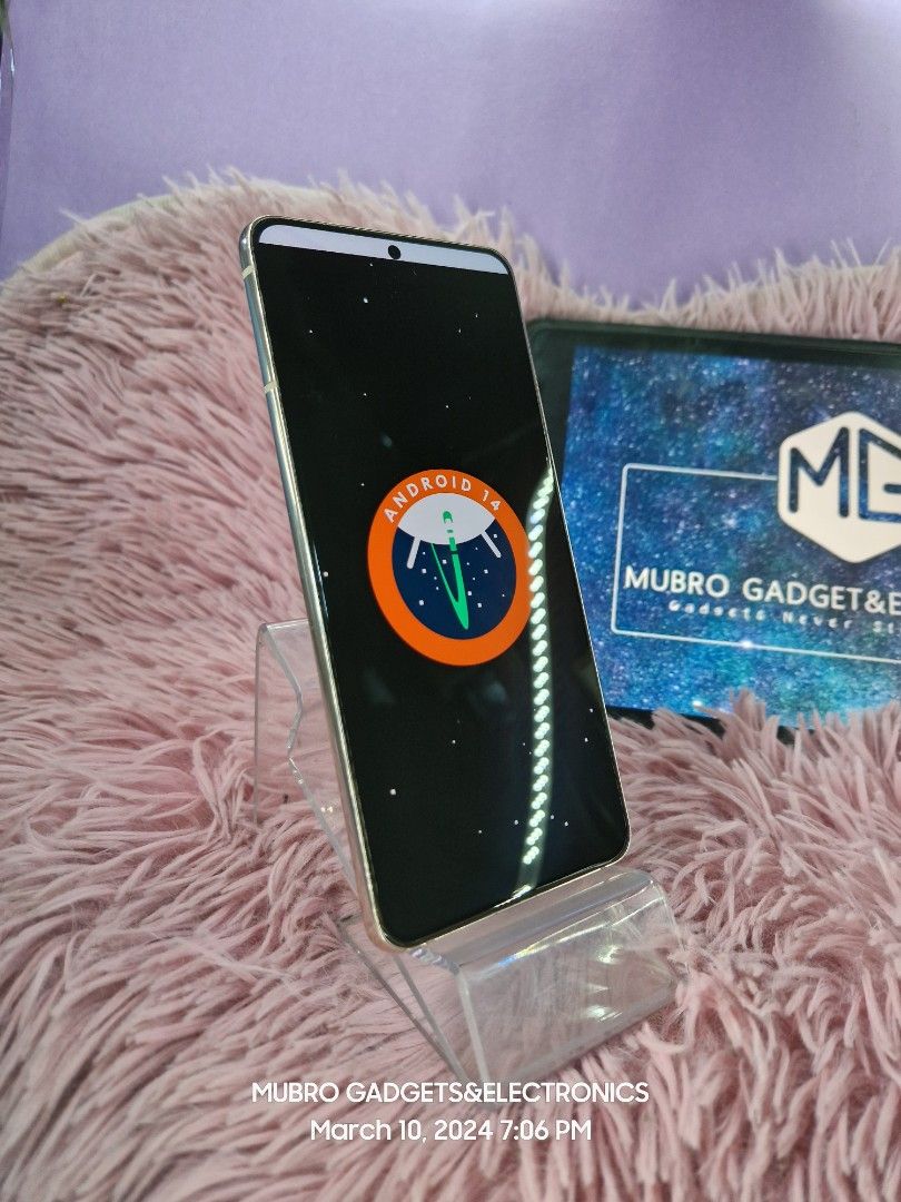 S21 plus 5g (Category: Samsung) located in Quezon City. Submitted by mubrogadgets (Listing ID 1292197197, Image 3). Description: SUPER SALE!!! 🔥SAMSUNG S21 plus 5g❤️ for sale or swap 14500 pesos only No issue no history of repair or issue 95% smooth(no heavy scratches or dents) ➡️Super linaw ng both camera ➡️FLAGSHIP PHONE ➡️gameing phone ➡️Camera phone •latest os version(android 14) • 256GB | 8GB. • Qualcomm SM8350 Snapdragon 888 •Dynamic AMOLE