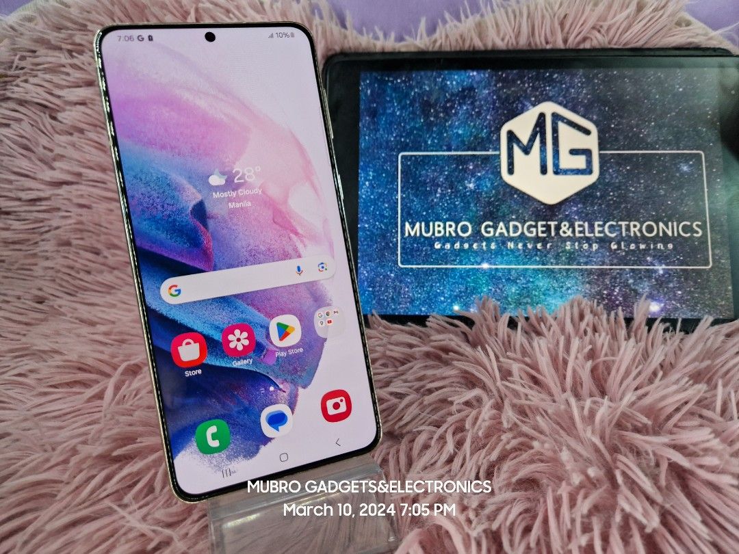 S21 plus 5g (Category: Samsung) located in Quezon City. Submitted by mubrogadgets (Listing ID 1292197197, Image 1). Description: SUPER SALE!!! 🔥SAMSUNG S21 plus 5g❤️ for sale or swap 14500 pesos only No issue no history of repair or issue 95% smooth(no heavy scratches or dents) ➡️Super linaw ng both camera ➡️FLAGSHIP PHONE ➡️gameing phone ➡️Camera phone •latest os version(android 14) • 256GB | 8GB. • Qualcomm SM8350 Snapdragon 888 •Dynamic AMOLE