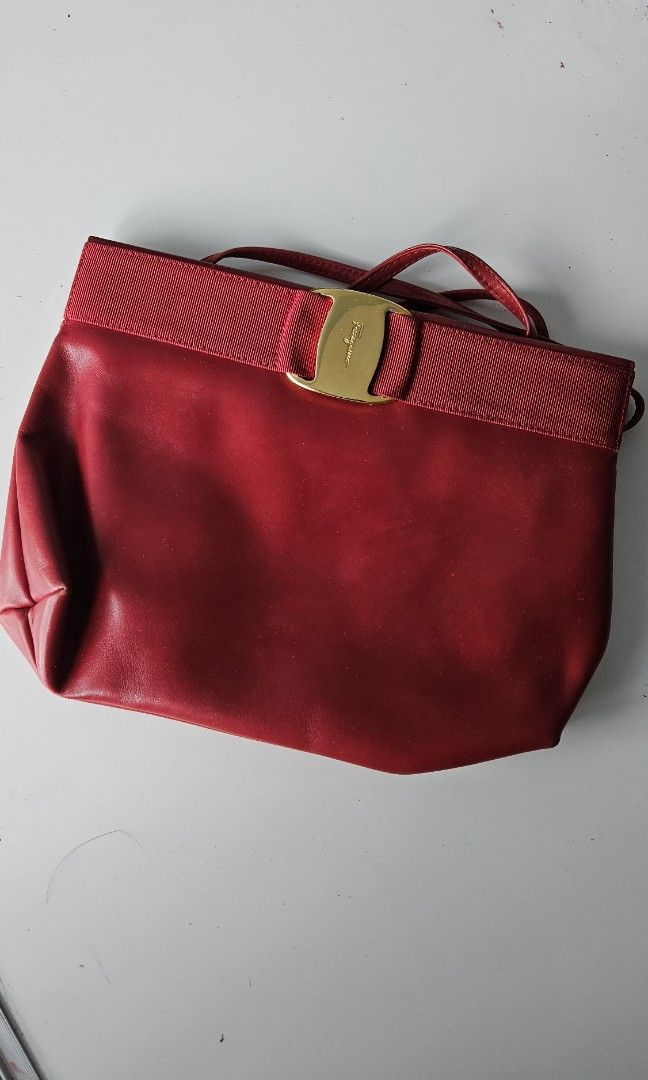 Salvatore Ferragamo Clutch Bag (Category: Luxury Bags & Wallets) located in Makati City. Submitted by crossco88 (Listing ID 1292115712, Image 1). Description: Salvatore Ferragamo Clutch Bag 💯 Authentic good as new condition with strap rfs: was given as a gift but never used delivery c/o buyer..