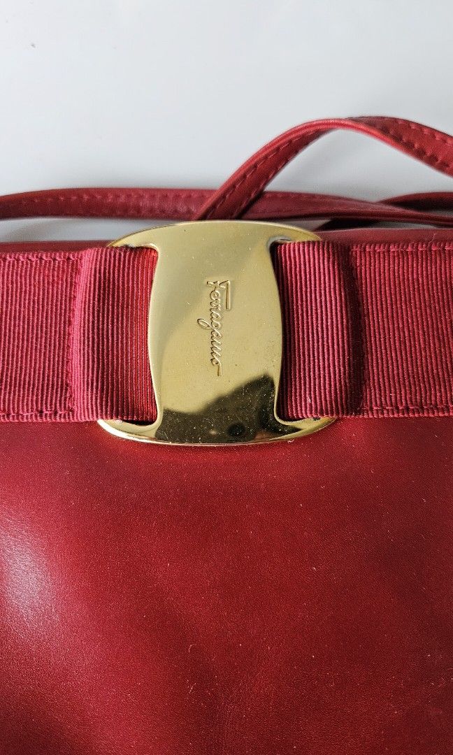 Salvatore Ferragamo Clutch Bag (Category: Luxury Bags & Wallets) located in Makati City. Submitted by crossco88 (Listing ID 1292115712, Image 2). Description: Salvatore Ferragamo Clutch Bag 💯 Authentic good as new condition with strap rfs: was given as a gift but never used delivery c/o buyer..
