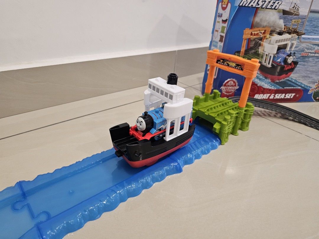 Thomas & friends trackmaster boat & shop sea playset