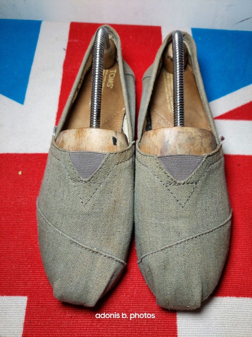 Toms SLIP ON SIZE 9 MEN Men s Fashion Footwear Slippers