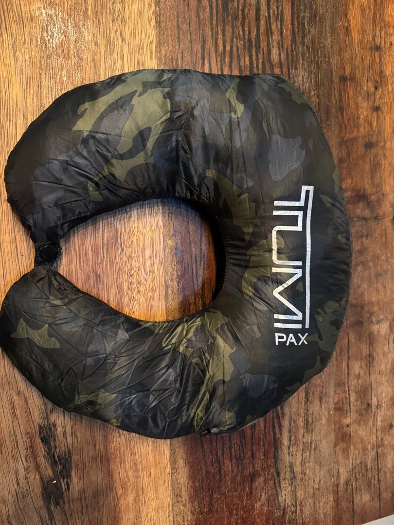 Tumi neck hot sale pillow