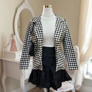 Vintage gingham checkered black & white blazer long sleeve coat | corporate pinterest office y2k dainty milkmaid bow picnic coquette 