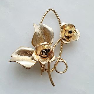 Vintage Unsigned Gold Tone Brooch