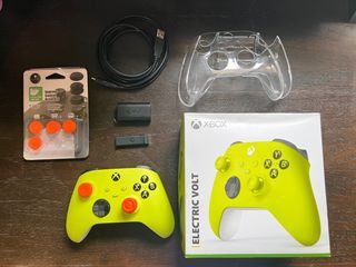 Xbox Wireless Controller Electric Volt (Us) w/ accessories