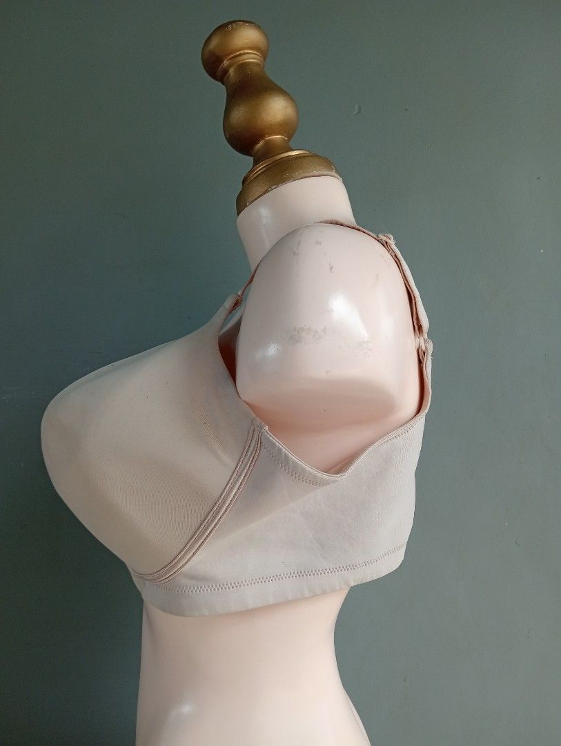 44d vanity fair bra thin pads with underwire, Women's Fashion