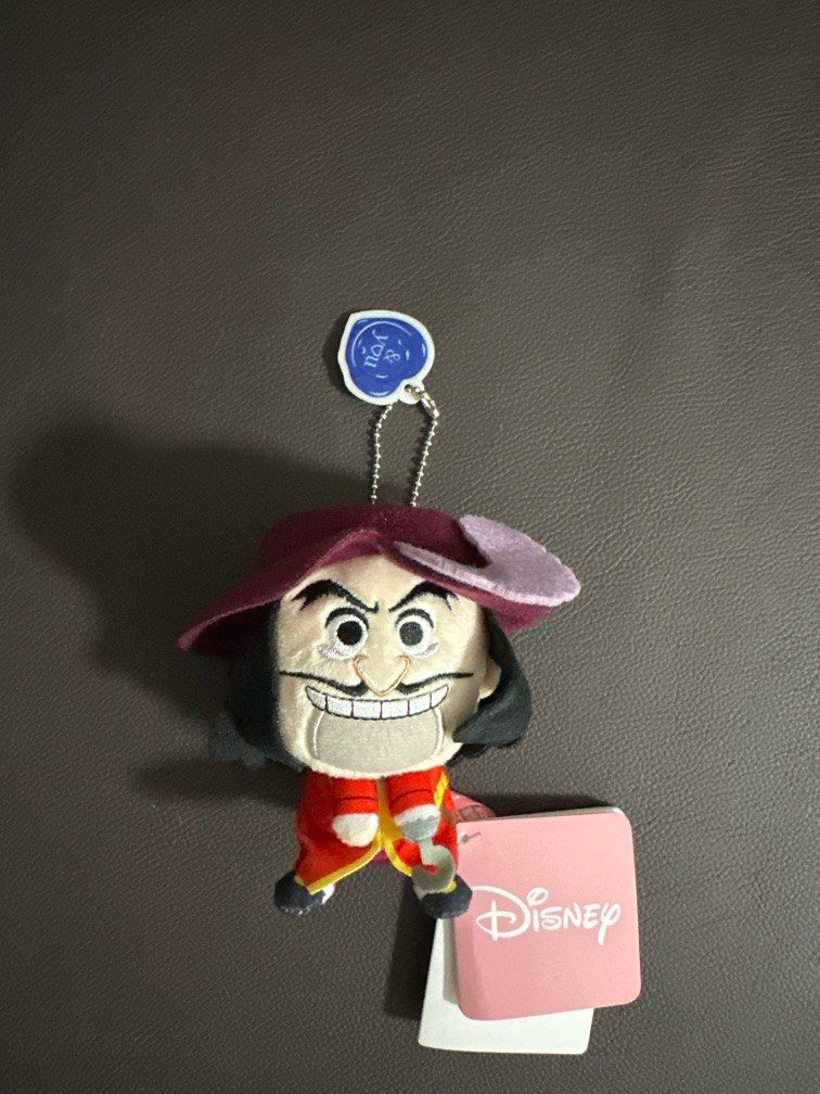 Disney Captain Hook doll 廸士尼鐵鈎船長公仔掛飾, 興趣及遊戲, 玩具