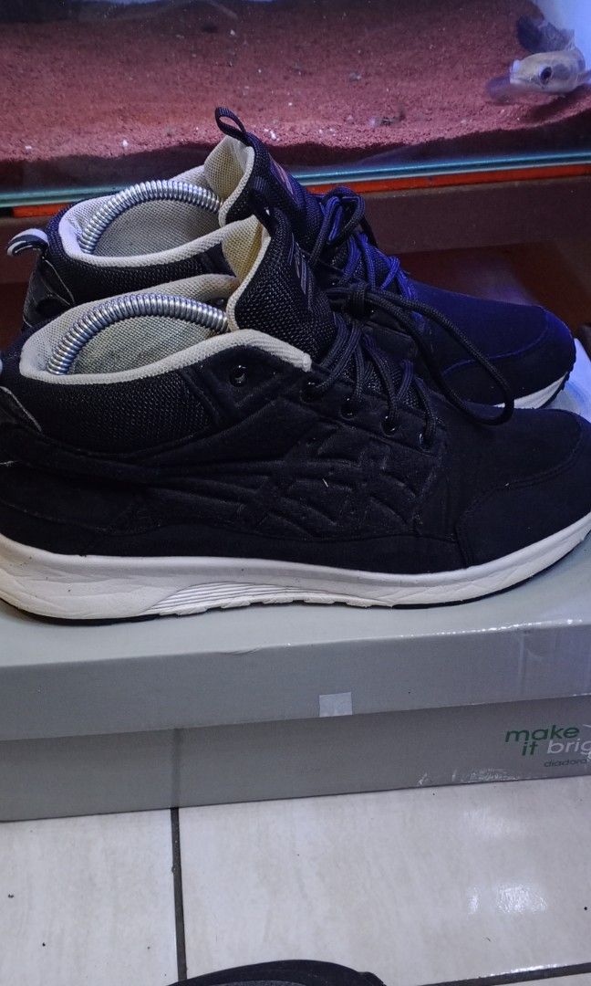 Asics sleek Runner mid