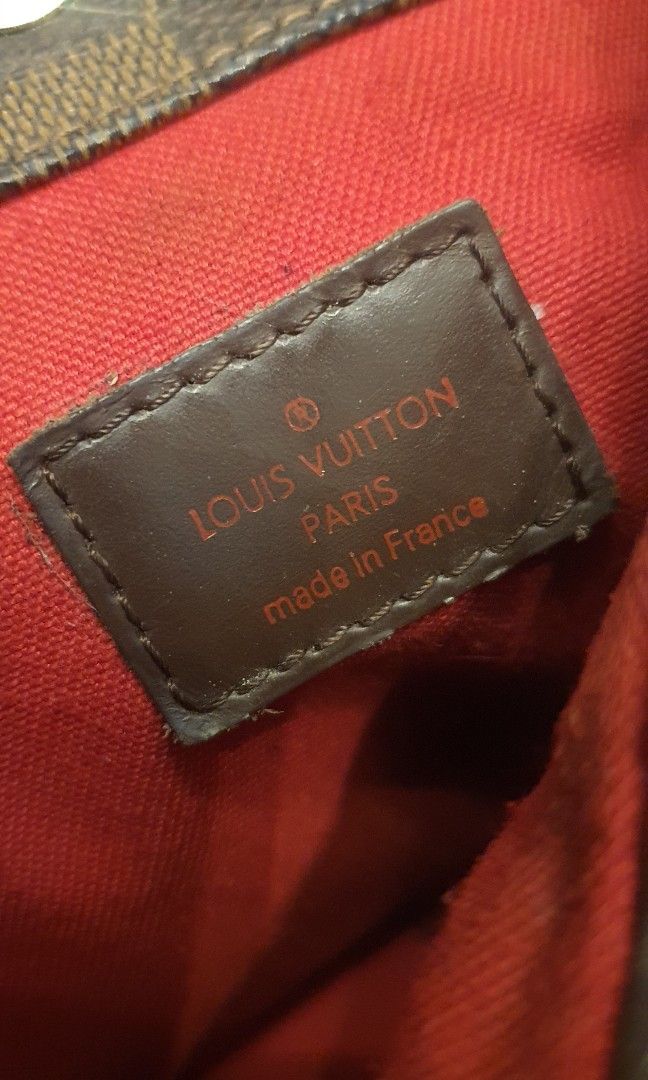lv damier sling bag (Category: Luxury Bags & Wallets) located in Cavite. Submitted by ohmie23 (Listing ID 1292354096, Image 2). Description: lv damier sling bag issue replace sling wala po crack sa canvas.