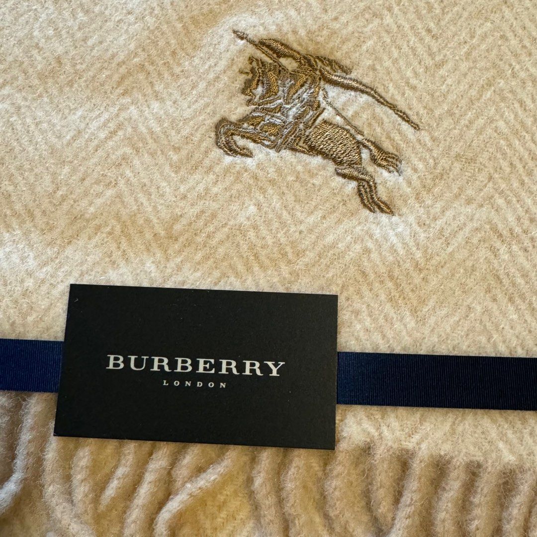 BURBERRY 100%wool blanket with gift box 全羊毛日本製毯子禮盒, 名牌