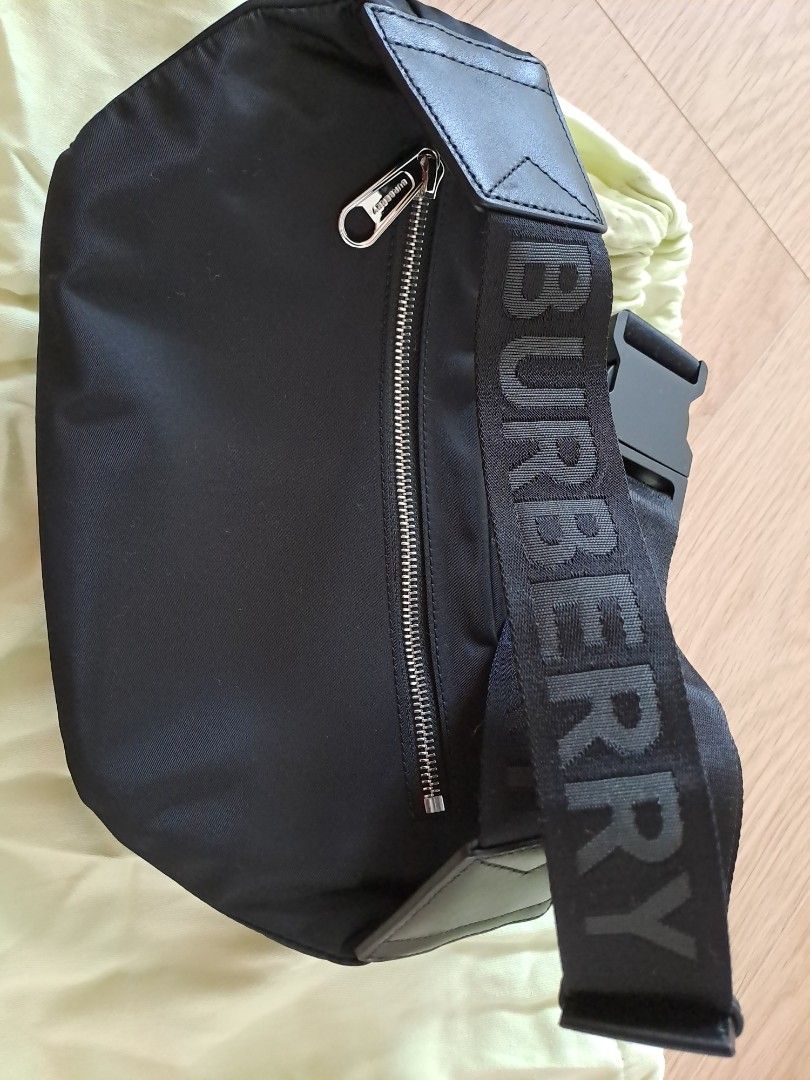 Burberry fanny bag