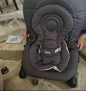 CHICCO BABY BOUNCER COMPLETE WITH TOYS