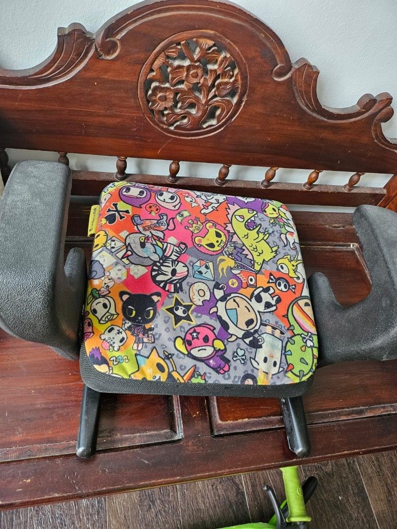 Clek Car booster seat limited edition Tokidoki All Over Print