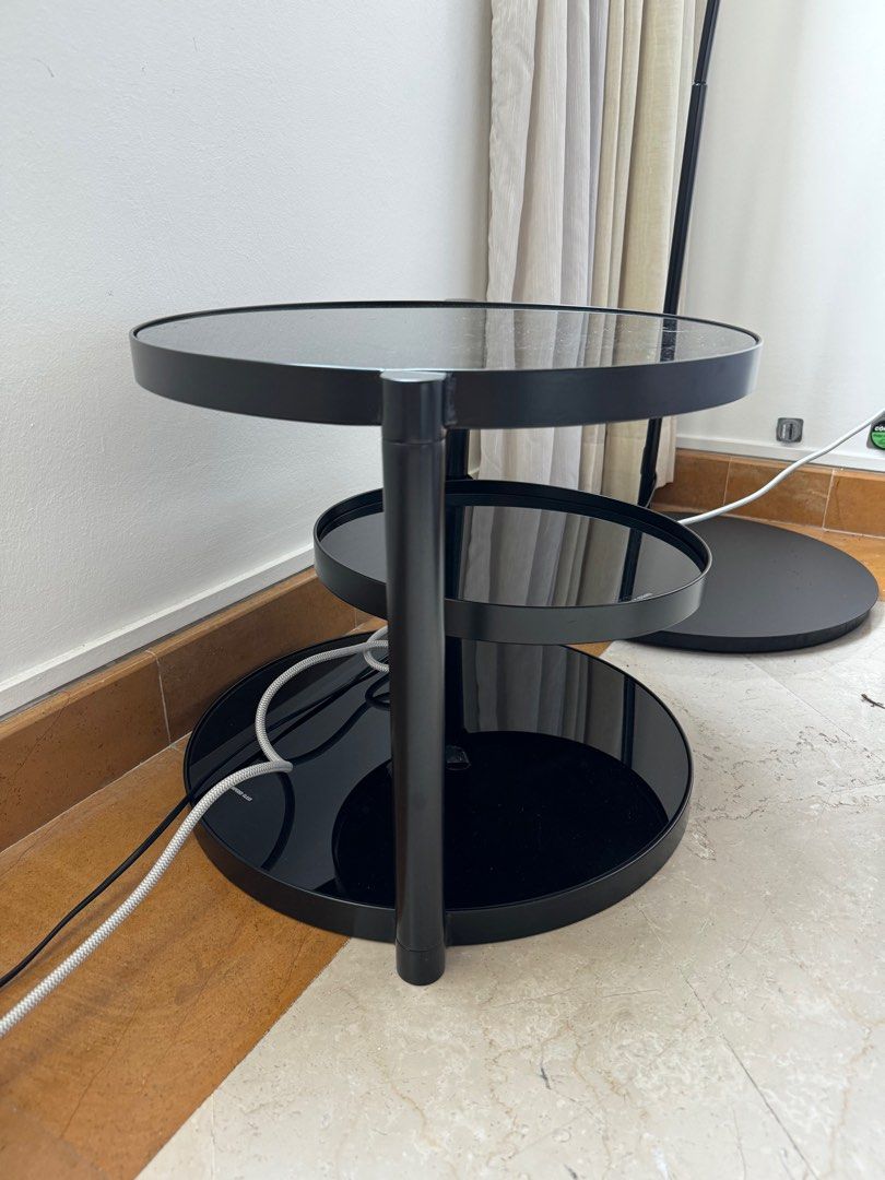 Coffee Table (Category: Tables & Sets) located in Singapore. Submitted by micheledelfine (Listing ID 1292289705, Image 1). Description: .