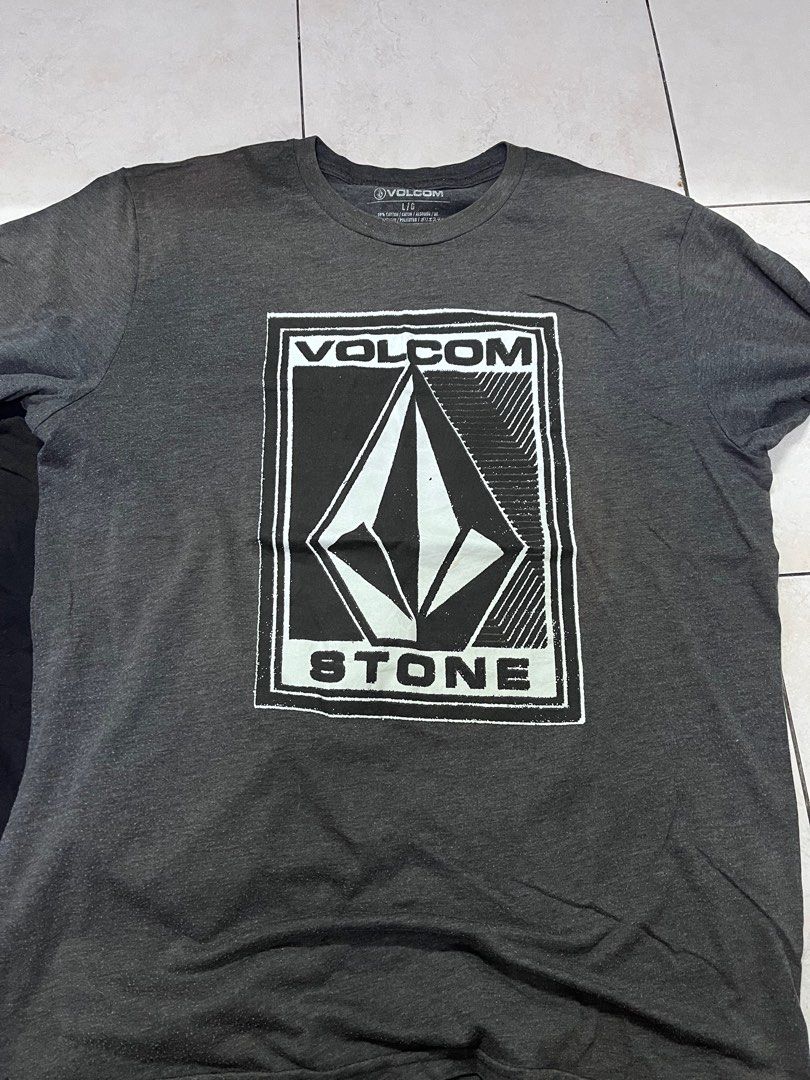 Combo volcom (Category: Tshirts & Polo Shirts) located in Bandar Hilir. Submitted by happyhappythrift (Listing ID 1292335196, Image 2). Description: Combo volcom dan LRG Volcom stone L (SOLD) LRG 2XL (p26/l29) Volcom small logo M (p20/l27) Volcom bulat L (SOLD) Harga combo RM20 dfod Sehelai sehelai RM20 siap pos #volcom #volcomvintage #LRG #volcomstone #volcomskate #volcomsurfing #tshirt #vintage #skateboard .