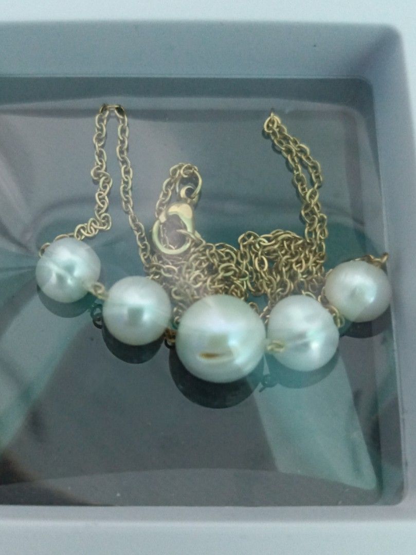 Freshwater pearls necklace (Category: Necklaces) located in Paranaque City. Submitted by conrich (Listing ID 1292438431, Image 2). Description: Decluttering Never got to wear it to the event as it was delivered late..