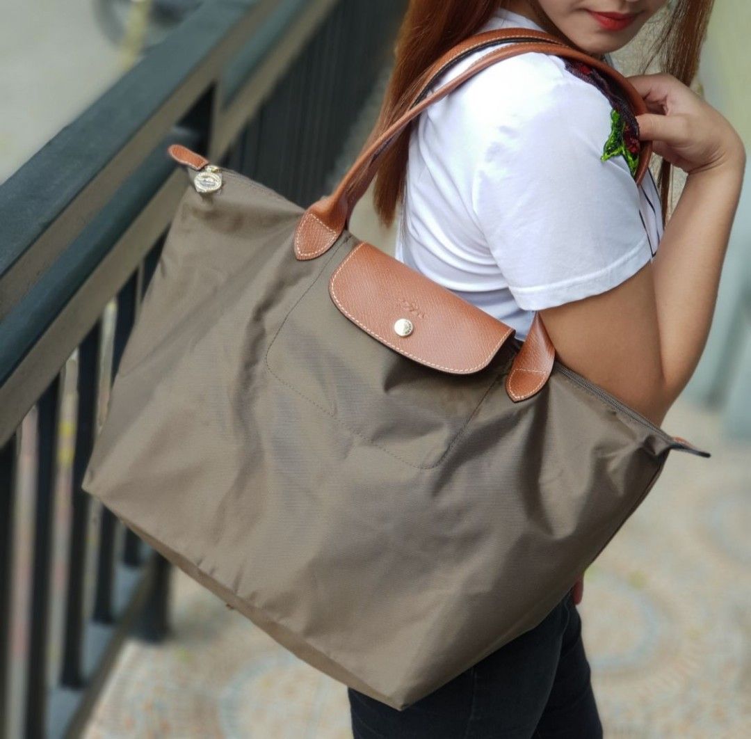 HARGA NET NO NEGO Ready Longchamp Le Pliage Club Large Long Handle khaki