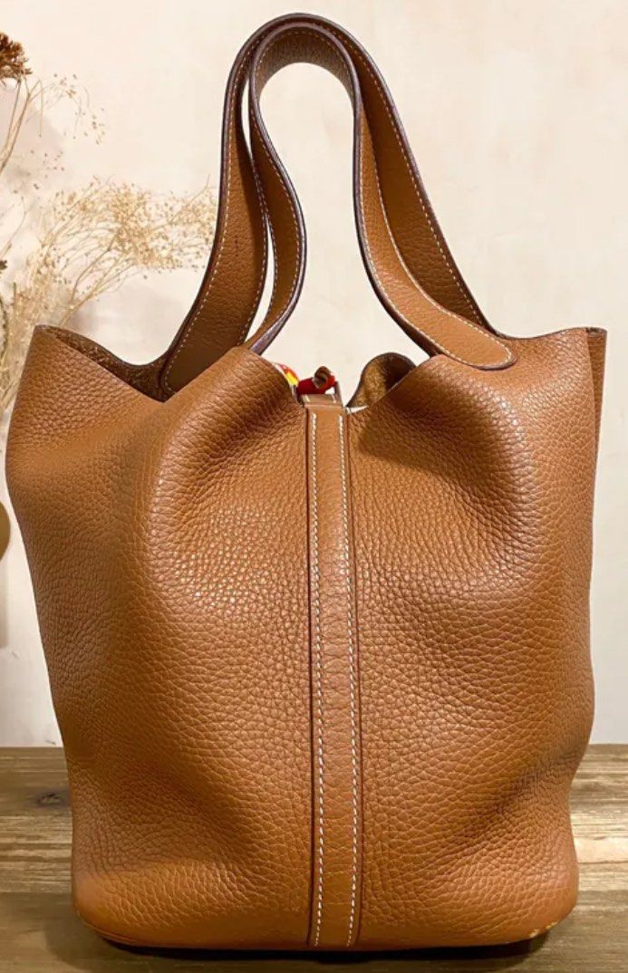 Hermes Picotin 22 Gold PHW (Category: Luxury Bags & Wallets) located in Quezon City. Submitted by __12345 (Listing ID 1292422771, Image 3). Description: Preorder for March 17, 2024 delivery - 9/10 condition - stamp T - inclusions: dustbag, lock & key - can do meet ups/delivery - guaranteed authentic or money back - detailed photos available upon request open to other bag requests! just send a pm 💌🛍️.