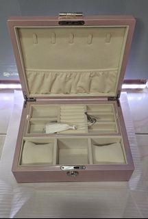 (Category: ) located in . Submitted by 12goods (Listing ID 1292343845, Image 1). Description: .