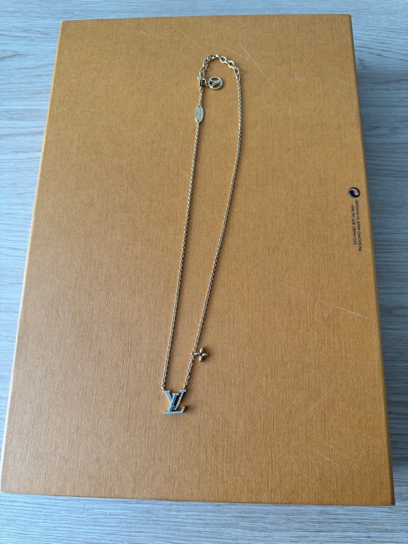 LV Iconic Necklace (Category: Luxury Accessories) located in Quezon City. Submitted by tyelchi (Listing ID 1292321969, Image 2). Description: Authentic Rfs: decluttering Color: Gold.